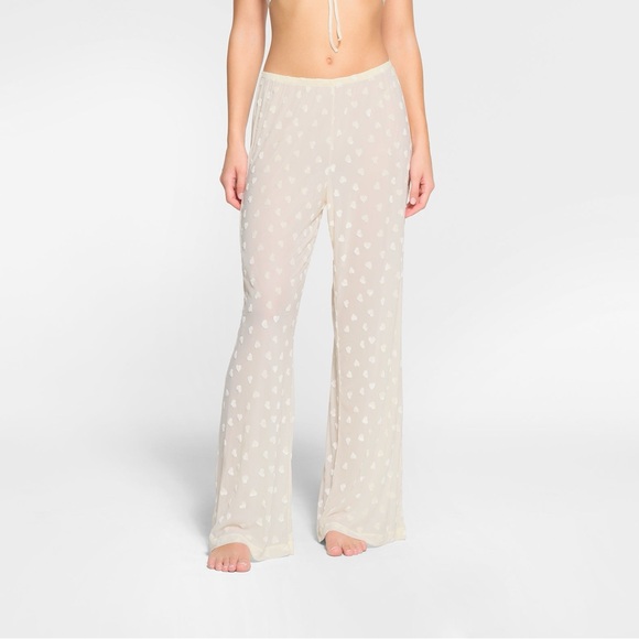 ⭐️SOLD OUT⭐️ 2 PC SET (M) Skims Sheer Velvet Tank & Pants Set Valentine’s ‘24 - Picture 2 of 7